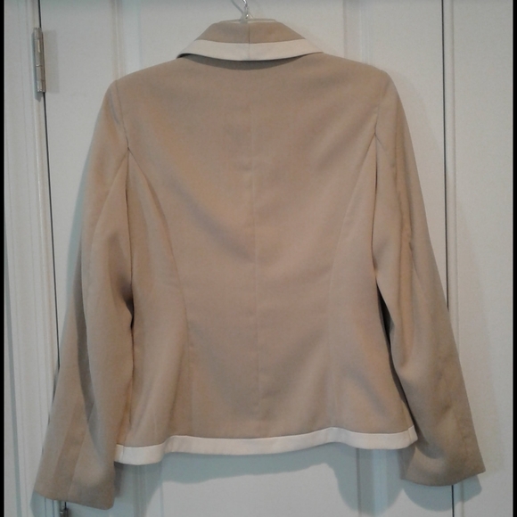 NWOT Metrostyle 2-piece Beige w/Ivory Trim Skirt Set - Size 6 - Picture 5 of 10